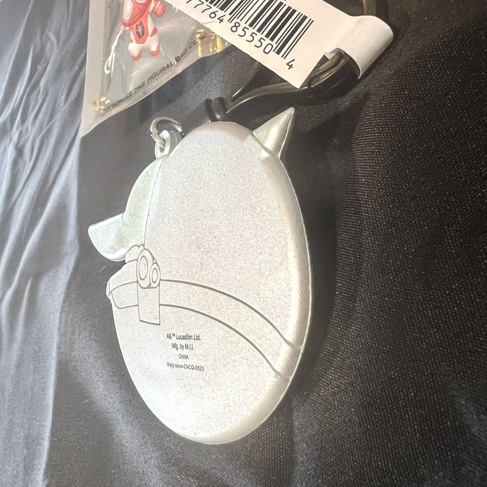 Disney 100 Platinum * Silver Baby Yoda Grogu Clip Blind Bag Monogram Keychain - Picture 6 of 8